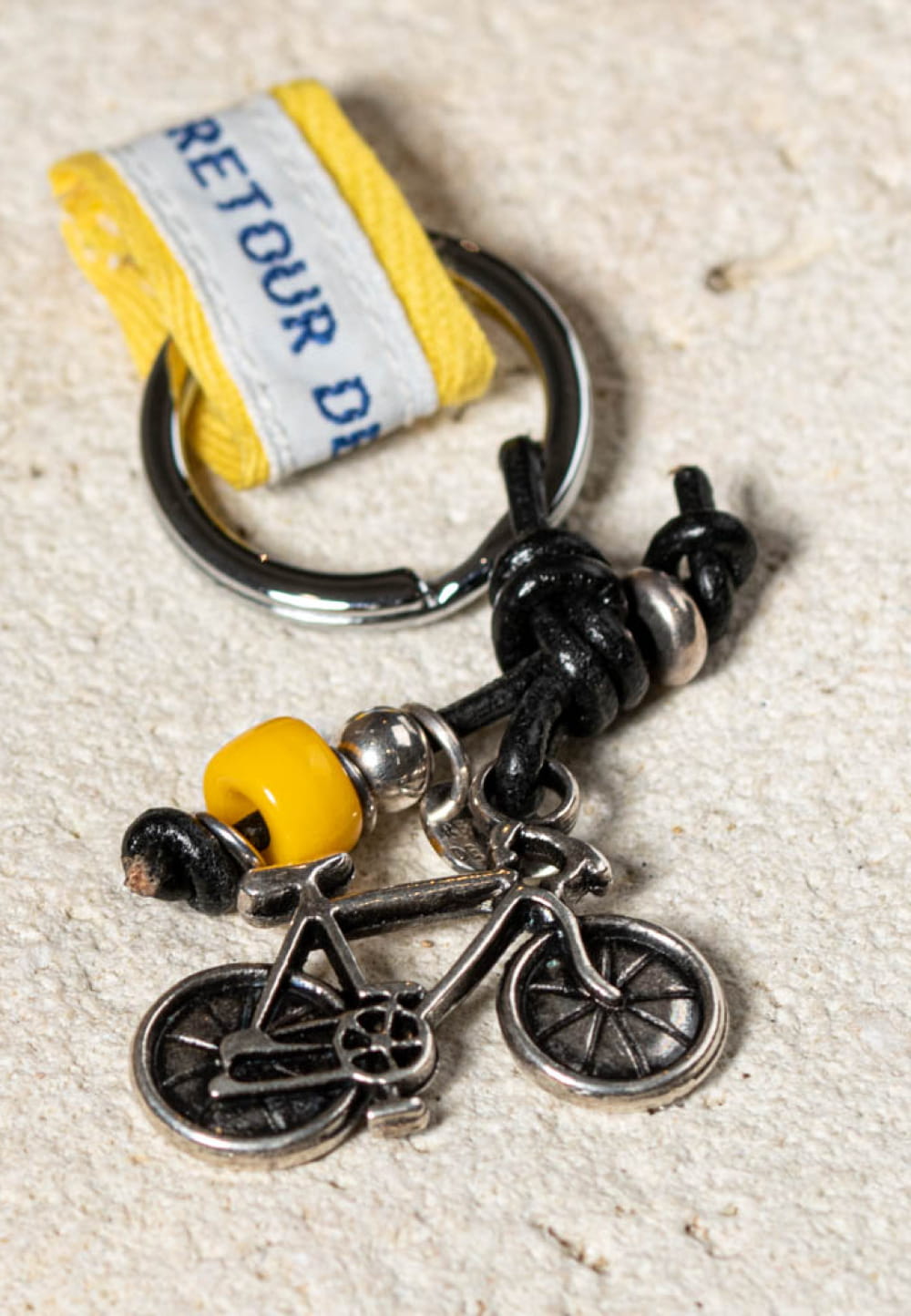 Porte-clefs Vélo argenté, jaune et noir - Retour de plage
