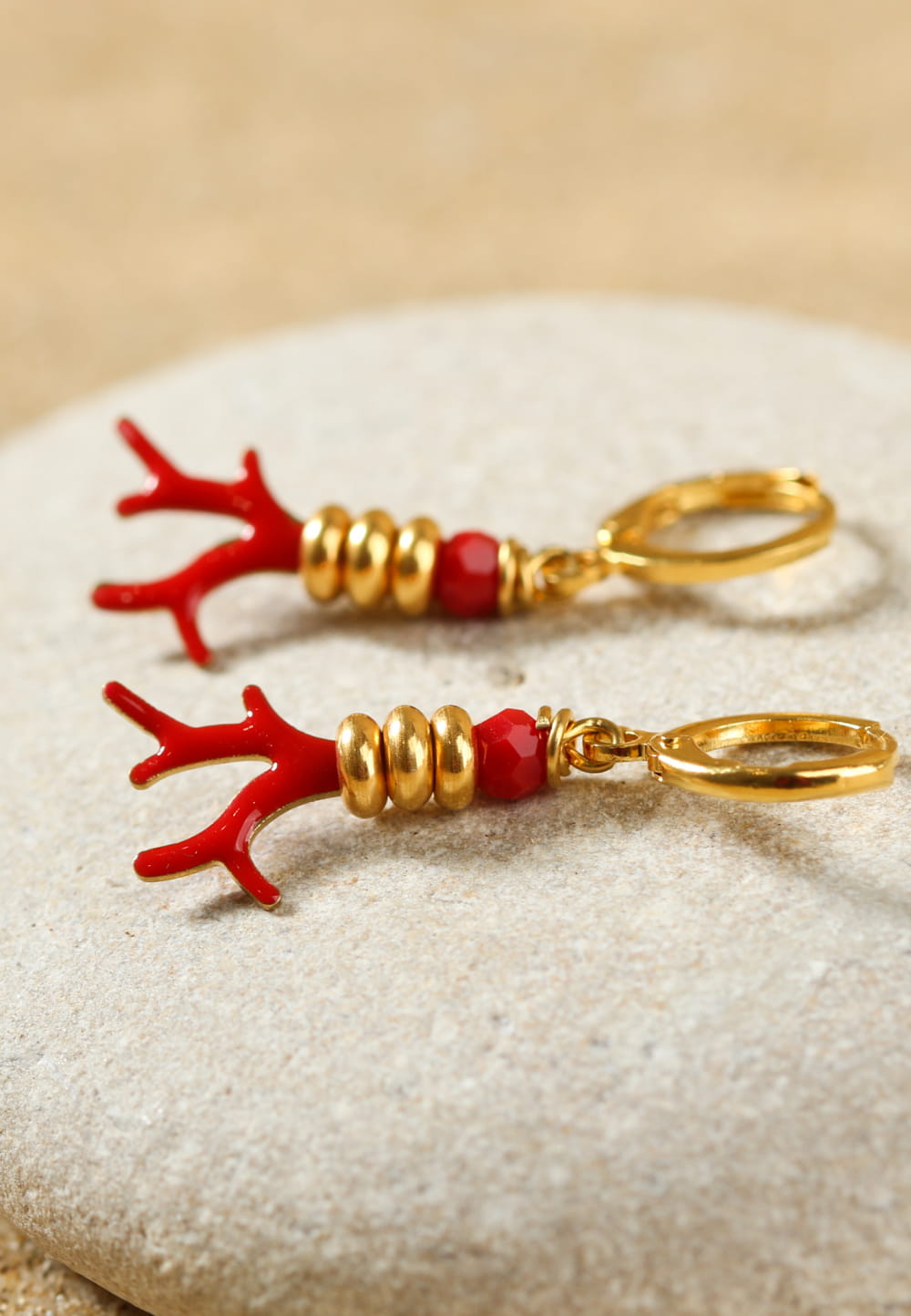 Boucles d'oreilles doré et pendentifs coraux rouges : Coraux