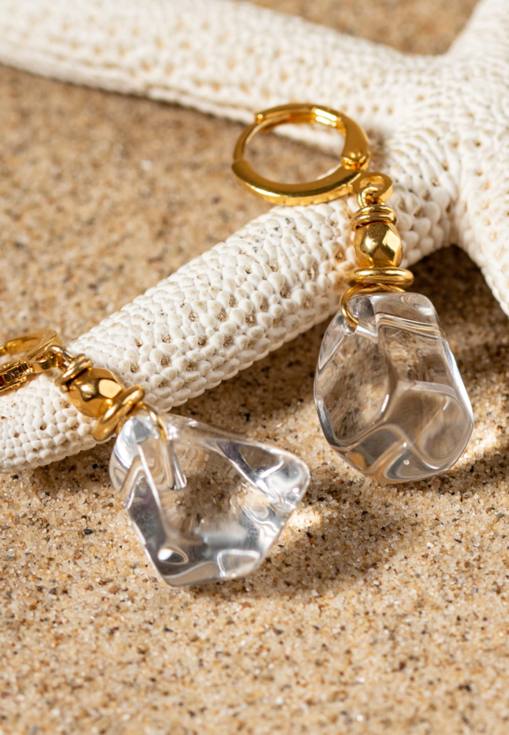 Boucles d'oreilles fantaisie doré avec perle en verre transparent : Cristal  - Retour de plage
