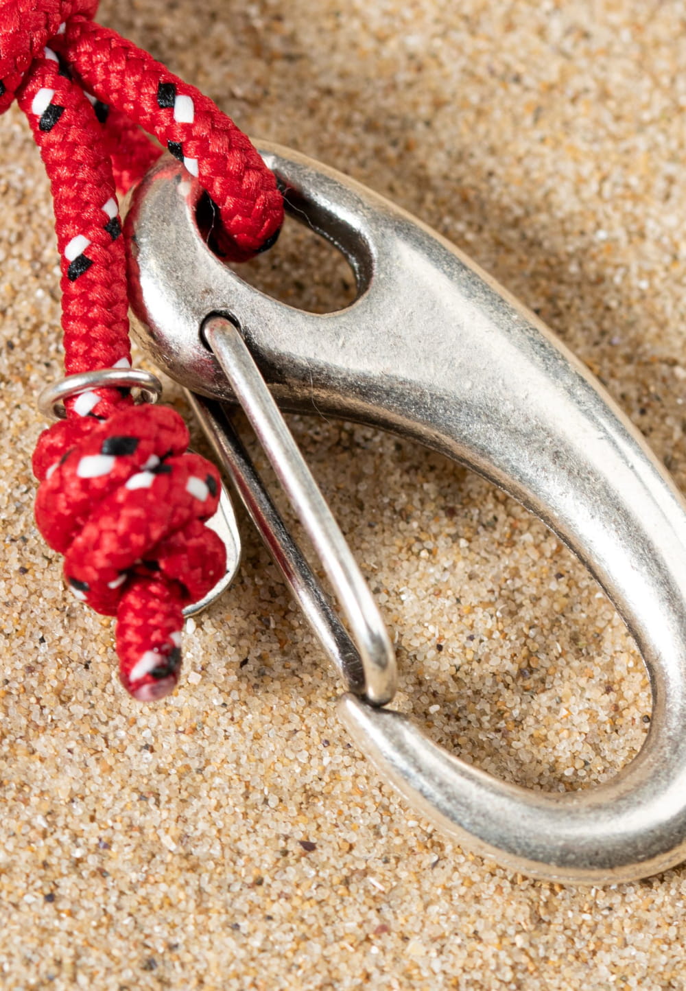Porte clés mousqueton avec cordon rouge - Retour de plage