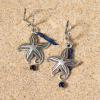 Découvrez les boucles d’oreilles Bonifacio, un bijou marin fabriqué en France sur l’Île d’Oléron par des monteuses qualifiées.