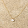 Collier Soft doré à l’or fin et perle blanche, bijou artisanal français au style intemporel.