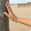 Le bracelet Marinière est un bijou fantaisie inspiré de l'océan de la côte Ouest où se trouve l'emblématique Île d'Oléron.