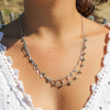 Le collier Joana est un collier léger et fin multirang.