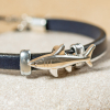 Bracelet pour enfant requin argenté et bleu marine