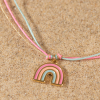 Découvrez le collier Rainbow, un bijou marin fabriqué en France sur l’Île d’Oléron par des monteuses qualifiées.