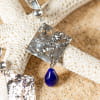 Découvrez les boucles d’oreilles Canet, un bijou marin fabriqué en France sur l’Île d’Oléron par des monteuses qualifiées.