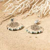 Retour de plage propose des bijoux fantaisie multicolore, blanc, sable, bleu nuit, turquoise, couleur ficelle, anthracite, ou autre alors choisissez les matières qui vous plaisent et les textures que vous aimez.