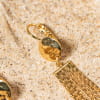 Retour de plage propose des bijoux fantaisie fabriqués avec des matériaux de qualité : céramique, lin, perles de verre, hématite, quartz, amazonite, perles de rivière, perle de jade, lapis lazuli, perles de culture, pierre de sable, etc.