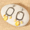 Retour de plage vous propose des colliers, bracelets, boucles d’oreilles, bracelets de chevilles, porte-clefs, parfums, cabas et bagues pour femme, homme et enfant pour que chacun trouve son bonheur.