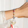 Circus est un bracelet en métal plaqué argent 999 agrémenté de perles multicolores pour un style coloré et vibrant. Une création unique par Retour de plage.