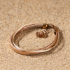 Bracelet Daphné : bracelet élégant et délicat avec un ruban en cuir doré rose, un ruban en tissu beige et un cordon fil doré.