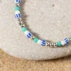 Tous nos bijoux artisanaux sont conçus et fabriqués en France : dans notre atelier sur l'île d'Oléron et dans nos 10 boutiques longeant la côte Atlantique.