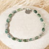 Bracelet en perles Yemen argenté et vert bouteille doux et discret
