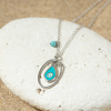 Découvrez Oia, un bijou inspiré de l’océan fabriqué artisanalement sur l’île d’Oléron.