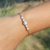 Bracelet Tavira Retour de Plage en perles de verre blanches et boules en métal plaqué argent 999 – bijou artisanal fabriqué en France