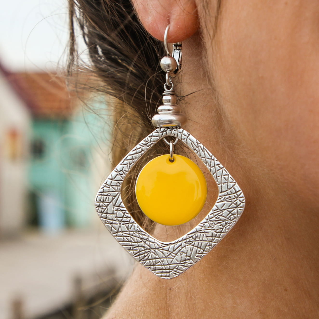 Boucles D'oreilles Créoles Dorées Art Déco - Triangles Acrylique Jaune Rétro