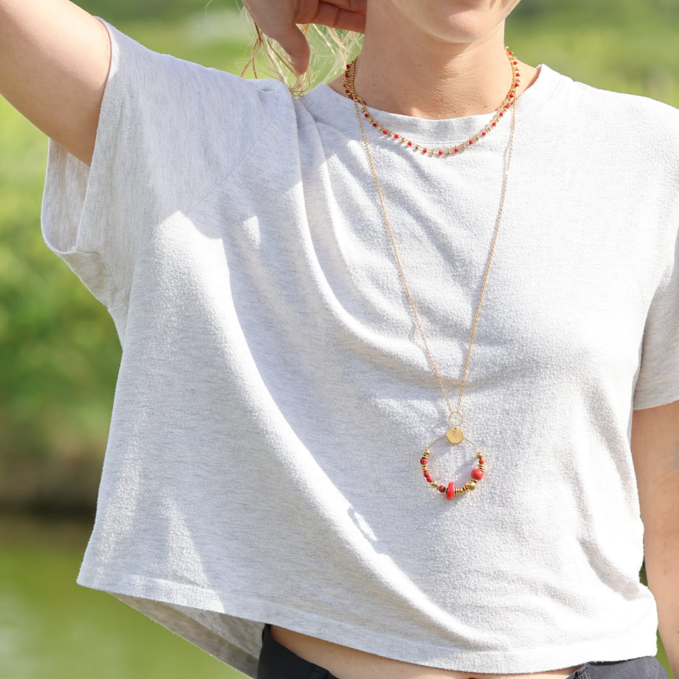 Collier Ras De Cou Créateur Takara – Alliage Doré Et Strass Rouge – Comme Neuf