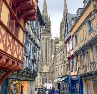 Rue Kéréon au coeur de la ville de Quimper.