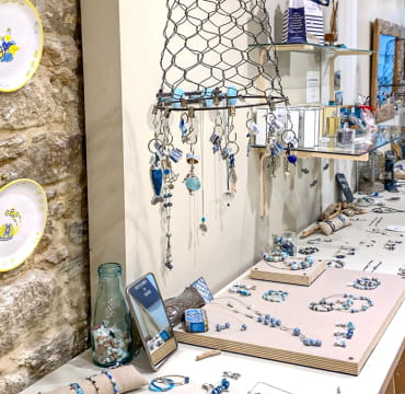 Boutique debijoux Retour de Plage dans la ville de Quimper.
