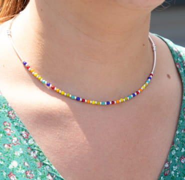 Découvrez Léana, un bijou inspiré de l’océan fabriqué artisanalement sur l’île d’Oléron.