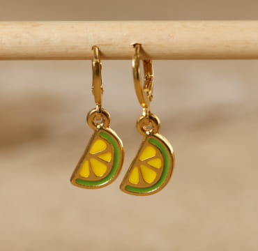 Boucles enfant jaunes en forme de goutte, bijou léger fait main en France