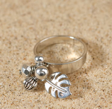 Bague Jangala en métal plaqué argent avec motif décoratif, fabrication artisanale française.