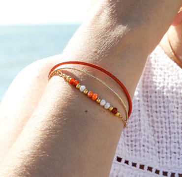 Les bijoux Retour de plage sont des bijoux fantaisie authentiques et uniques faits de perles naturelles qui racontent une histoire de nature ou d’océan à partager en famille ou entre amis.