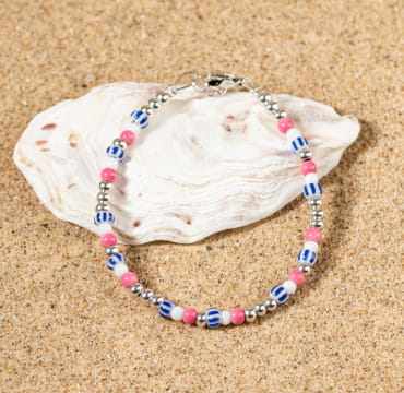 Retour de plage, une entreprise locale engagée dans le développement durable qui créée et fabrique des bijoux fantaisies made in France sur l’Île d’Oléron.