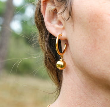 Retour de plage, une entreprise locale engagée dans le développement durable qui créée et fabrique des bijoux fantaisies made in France sur l’Île d’Oléron.