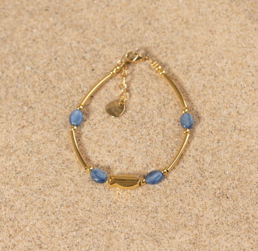 Découvrez Marina, un bijou inspiré de l’océan fabriqué artisanalement sur l’île d’Oléron.