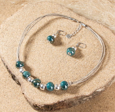 Collier pour femme en céramique vert émeraude et en lin