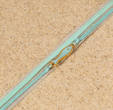 Bracelet Ciboure doré à l’or fin et perles vert d’eau, bijou fait main en France.