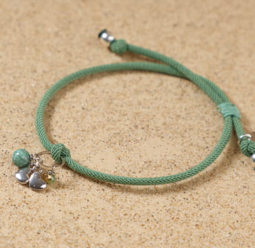 bracelet Mama argenté vert d’eau, bijou artisanal fabriqué à la main en France