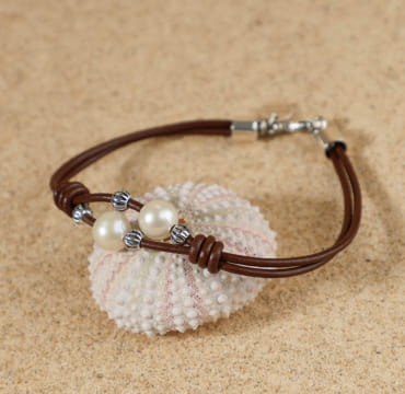 Bracelet homme mathis argenté et marron. Fait à la main avec amour en France !