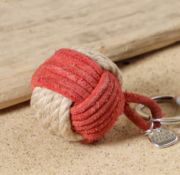 Porte-clés Luz argenté avec cordage rouge marin, fait main en France