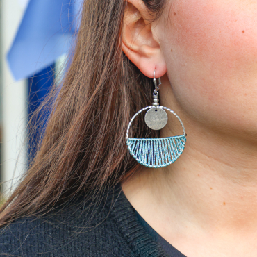 Boucles d'oreilles argentées pour femme : découvrez-les !