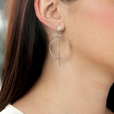 BOUCLES D'OREILLES PENDANTES  MODERNE
