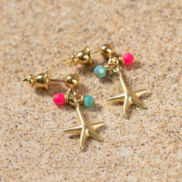 Retour de plage propose des bijoux fantaisie fabriqués avec des matériaux de qualité : céramique, lin, perles de verre, hématite, quartz, amazonite, perles de rivière, nacre, perle de jade, lapis lazuli, perles de culture, pierre de sable, etc.