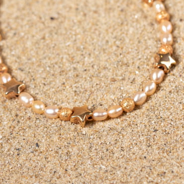 Retour de plage, une entreprise locale engagée dans le développement durable qui créée et fabrique des bijoux fantaisies made in France sur l’Île d’Oléron.