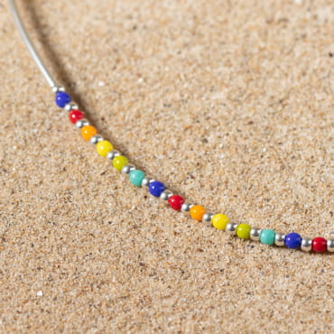 Retour de plage vous propose des colliers, bracelets, boucles d’oreilles, bracelets de chevilles, porte-clefs, parfums, cabas et bagues pour femme, homme et enfant pour que chacun trouve son bonheur.