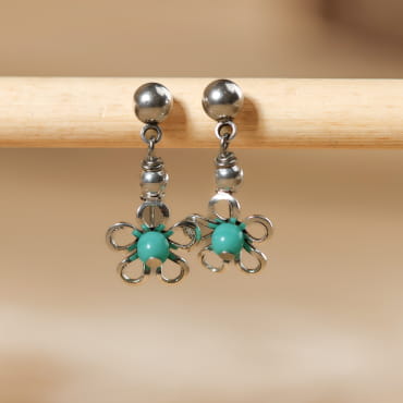 Boucles Flika pour enfant en perles vertes, fait main en France