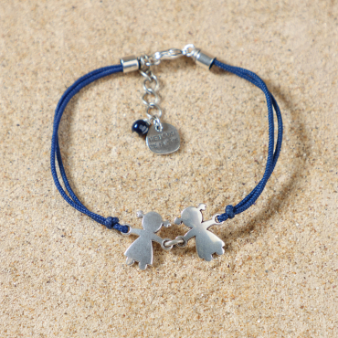 Détail du bracelet Marius argenté et corde bleu marine, esprit bord de mer artisanal.
