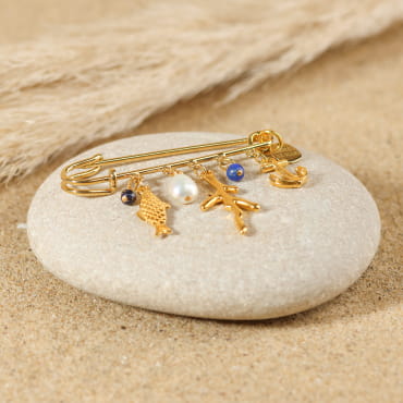 Broche Méditerranée dorée à l’or fin et perle bleu marine, bijou artisanal français élégant.