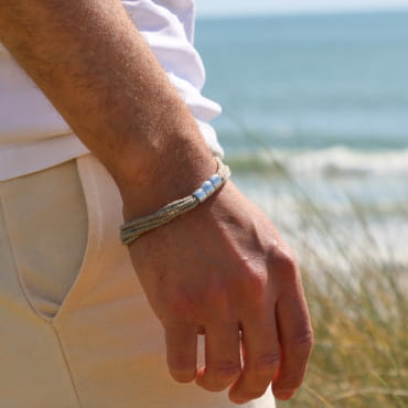 Bracelet Faustin homme en cordon couleur lin et métal plaqué argent, bijou artisanal fabriqué en France.