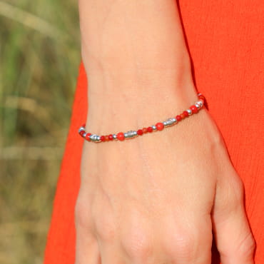 Bracelet Raffinée Retour de Plage en métal argenté avec perles rouges – bijou artisanal fabriqué en France