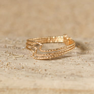 bague Hendayaise dorée, design torsadé, création faite main en France