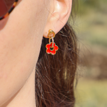 Boucles d’oreilles Floralia dorées à l’or fin et fleurs rouges, création artisanale française inspirée des jardins d’été