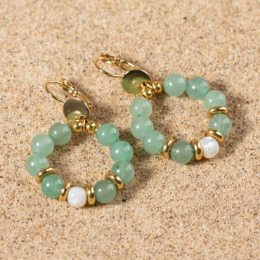 Retour de plage, une entreprise locale engagée dans le développement durable qui créée et fabrique des bijoux fantaisies made in France sur l’Île d’Oléron.