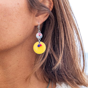 Boucles d'oreilles fantaisie argenté multicolore jaune
